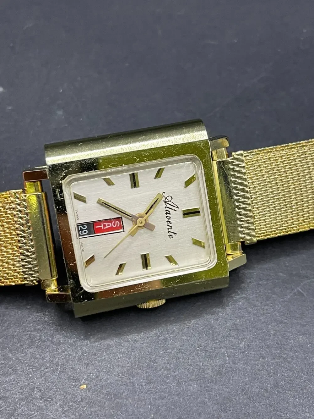 Vintage Alavente Mechanical Men’s Watch Square Gold Tone Mesh Band Swiss Made